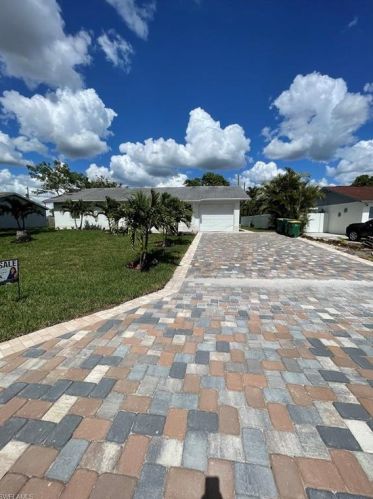 2272 51 St, Naples FL 34116-6924 exterior