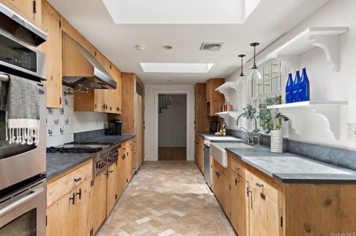 14 Middle Patent Rd, Armonk NY  10504-2802 exterior