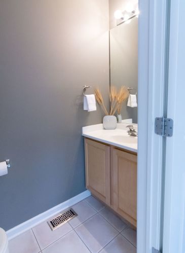 723 Blackhawk St, Chicago IL 60610-1170 exterior