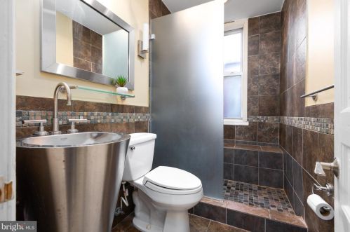 203 3 St, Washington DC 20003-1903 exterior