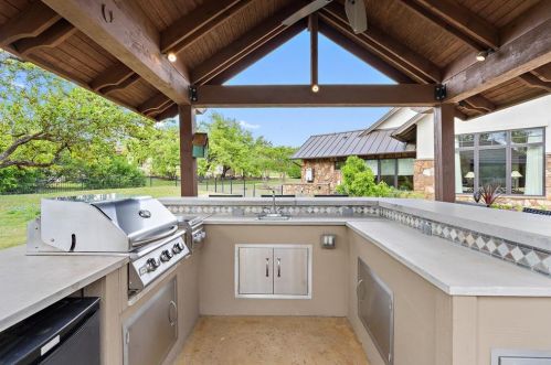 17117 Flagler Dr, Austin TX 78738-7610 exterior