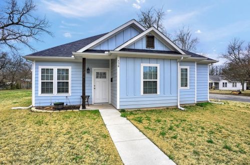 530 Elm St, Denison, TX 75020-2431