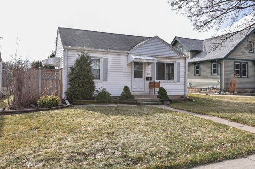 7119 Beloit Rd, Milwaukee WI 53219-1963 exterior