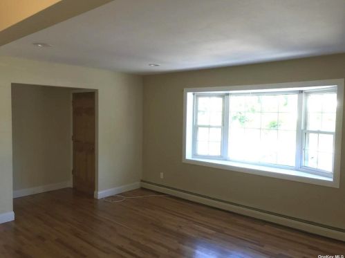 262 Munro Blvd, Valley Stream NY  11581-3444 exterior