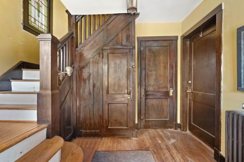 560 End Ave, Pittsburgh PA  15221-3232 exterior