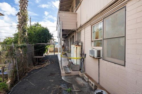 2620 Date St, Honolulu HI 96816-1122 exterior