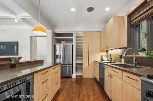 1457 Norwood St, Chicago IL 60660-2404 exterior