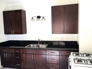 350 Orange Grove Ave, Los Angeles CA  90036-2156 exterior