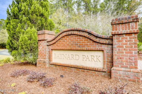 3 Meadowlawn Ln, Bluffton SC 29910-9538 exterior