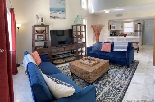 908 Shorewinds Dr, Fort Pierce, FL 34949-1537