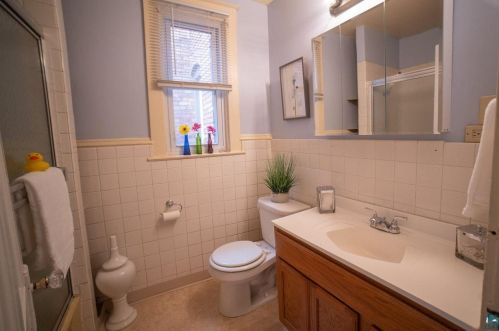 221 15 Ave, Duluth MN 55805-2332 exterior