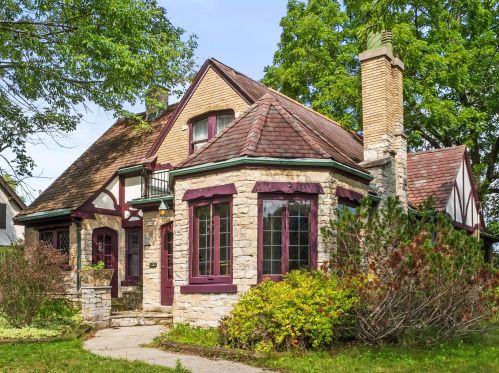 704 Oak St, Manitowoc, WI 54220-2849