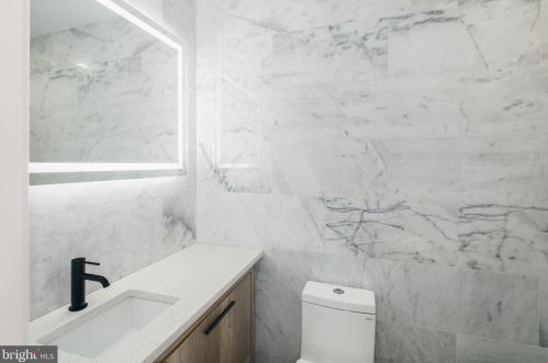 758 Front St, Philadelphia PA 19147-3523 exterior