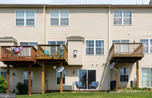 105 Knollwood Dr, Lancaster PA 17601-5613 exterior