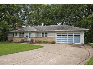 11807 Shady Oak Dr, Hopkins MN  55343-8829 exterior