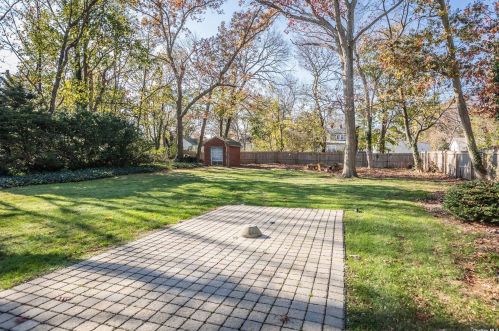 23 7 Ave, Huntington Station NY 11746-2209 exterior