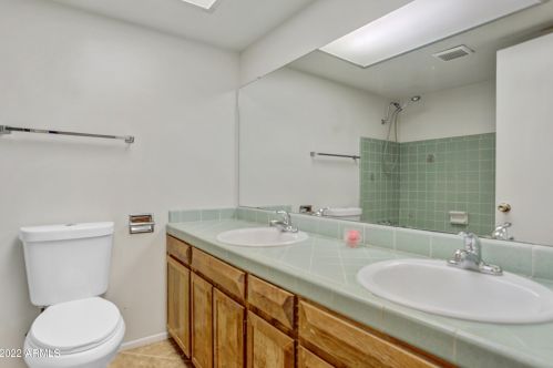 9414 34 Way, Phoenix AZ 85028-4966 exterior