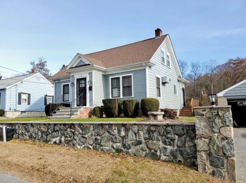 55 Locust Ave, Providence, RI 02911-1525