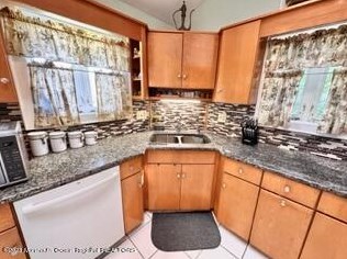 57 Eardley Rd, Edison NJ 08817-3030 exterior