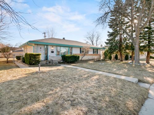 9117 Grantosa Dr, Milwaukee, WI 53225-5005