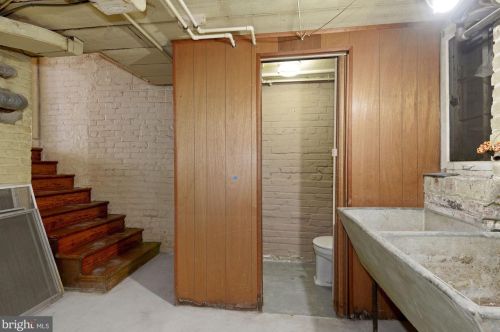 1030 31st St, Washington DC  20007-4405 exterior