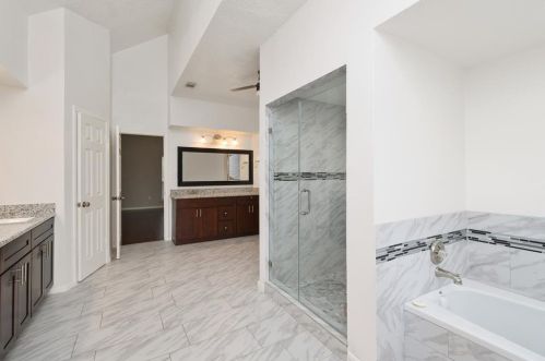 18706 Walden Frst Dr, Humble TX 77346-6002 exterior