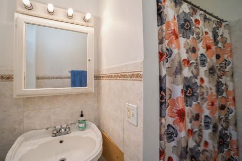 1327 52nd St, Chicago IL 60615-4049 exterior