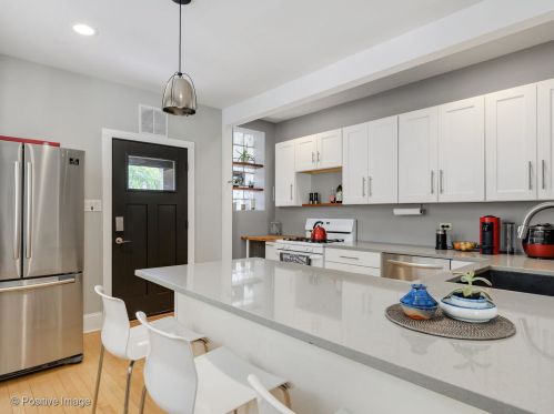 5017 Lawndale Ave, Chicago IL 60659-1103 exterior