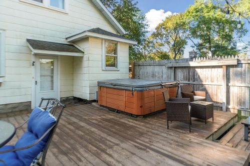 203 Oak Grv Ave, Kalamazoo MI 49004-1306 exterior