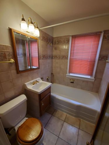 1314 49, Milwaukee WI 53208-1735 exterior