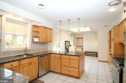 1078 Corn Crib Dr, Huntingdon Valley PA 19006-3306 exterior