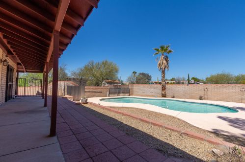 7437 Casablanca Dr, Tucson AZ 85704-1315 exterior