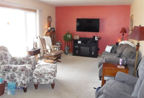 922 40th St, Manitowoc, WI 54220-4710