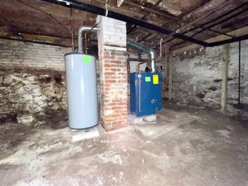 71 Fox St, Worcester MA 01604-4333 exterior