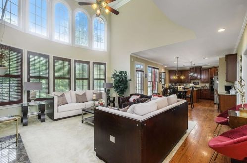 5239 Barrington Trce Dr, Atlanta GA 30331-9110 exterior