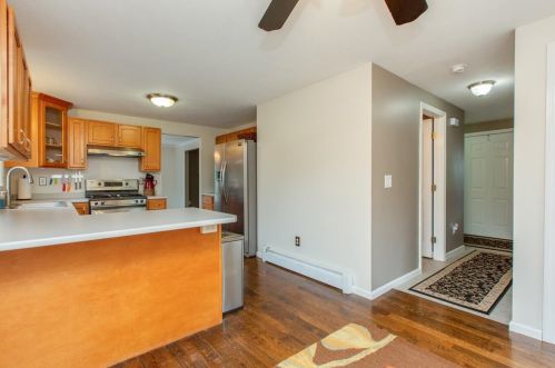 4 Devinne Dr, Concord NH 03301-5900 exterior