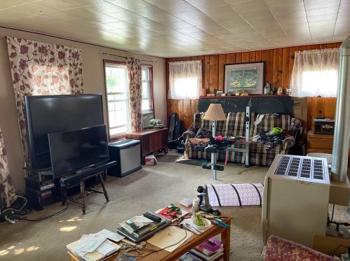 118 Ruddiman Dr, Meskegon MI 49445-3031 exterior