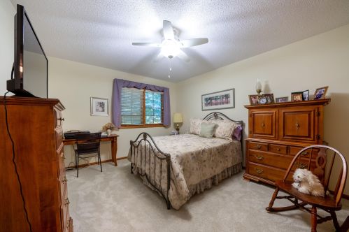 1204 Creekview Dr, Meskegon MI 49441-3259 exterior