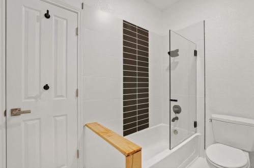 8119 Frst Hts Ln, Austin TX 78749-3506 exterior