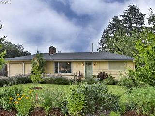 1326 152nd Pl, Portland, OR 97233-3302