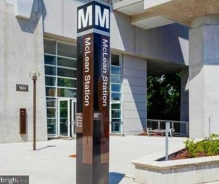 1914 Wilson Ln, Mc Lean VA  22102-4765 exterior