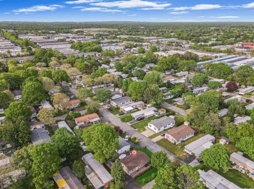 27 Daisy Dr, Bohemia NY 11716-4029 exterior