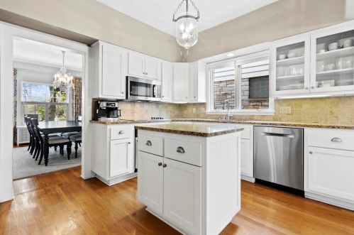 6162 Washington Cir, Milwaukee WI 53213-2472 exterior