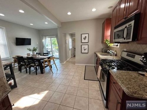 493 Morningside Ave, Fairview NJ  07022-1101 exterior