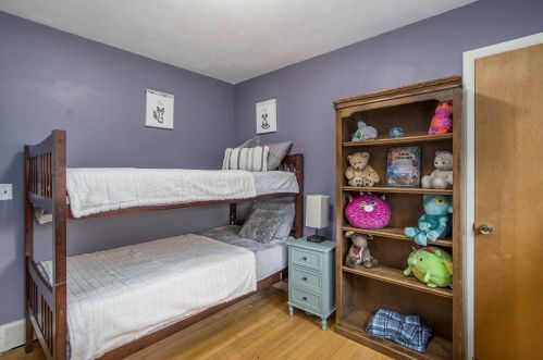 223 Barberry Ave, Kalamazoo MI 49002-6205 exterior