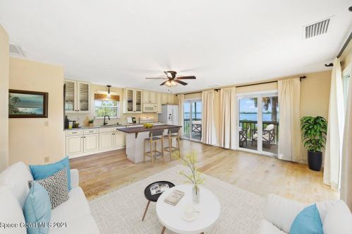 10060 Tropical Trl, Merritt Island FL 32953-6060 exterior