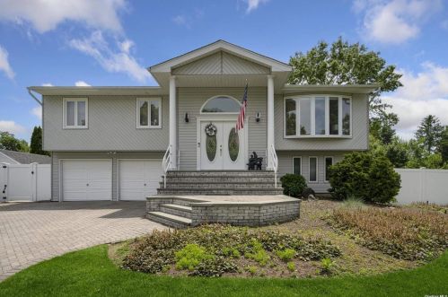 6 Bethal Ln, Commack, NY 11725-1004