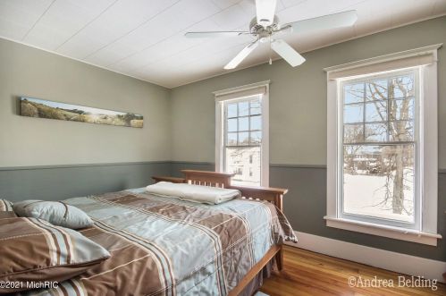 211 Liberty St, Belding MI 48809-1733 exterior