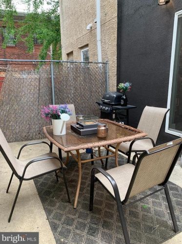 1411 19 St, Philadelphia PA 19146-4655 exterior