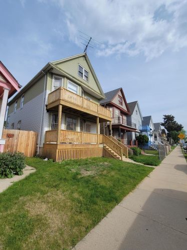 2422 18th St, Milwaukee WI  53215-3044 exterior